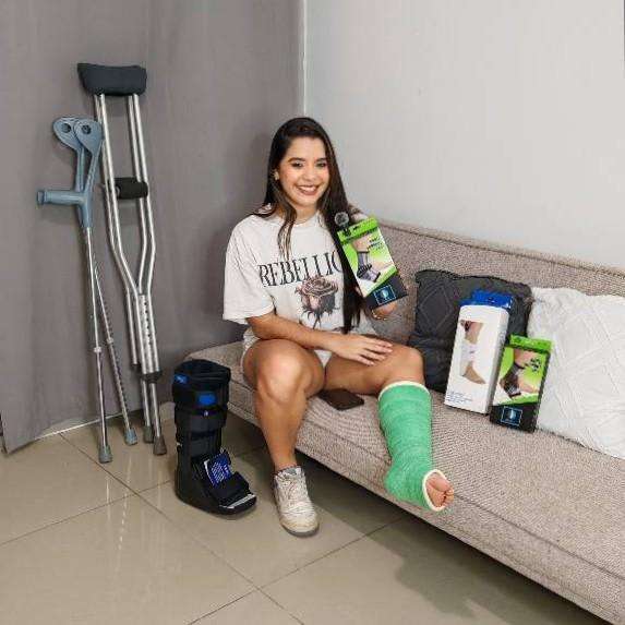 Muletas Botas Ortopédicas Walker Inmovilizador de Rodilla Tobilleras Rodilleras Bastones canadienses vendas de yeso fisioterapia