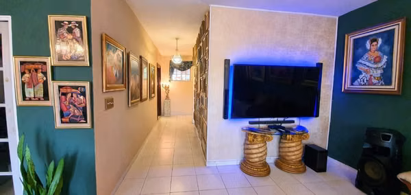 Venta de amplia y hermosa casa en El Doral – Altos del Bosque