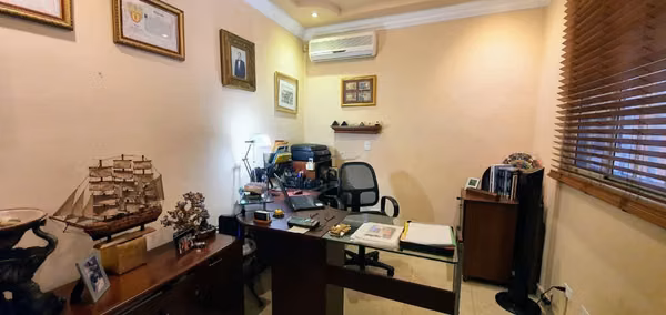 Venta de amplia y hermosa casa en El Doral – Altos del Bosque