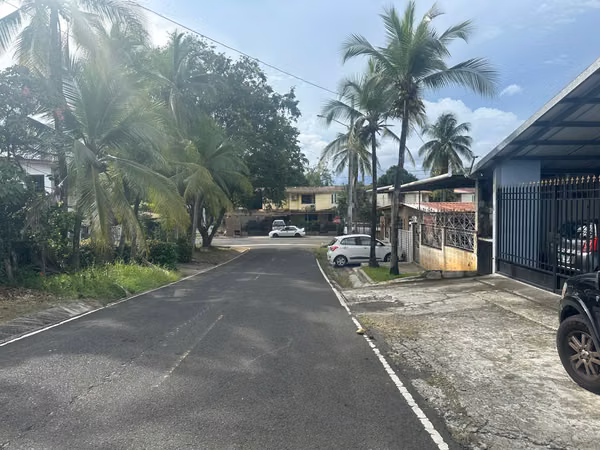 Land for sale in Parque Lefevre