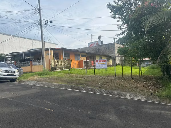 Land for sale in Parque Lefevre
