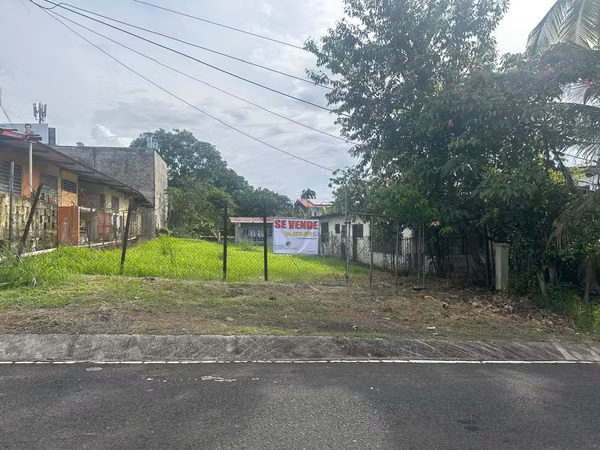Land for sale in Parque Lefevre