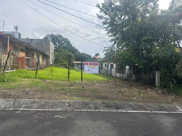 Land for sale in Parque Lefevre