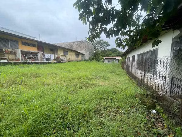 Land for sale in Parque Lefevre