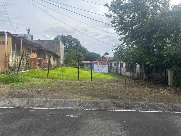 Land for sale in Parque Lefevre