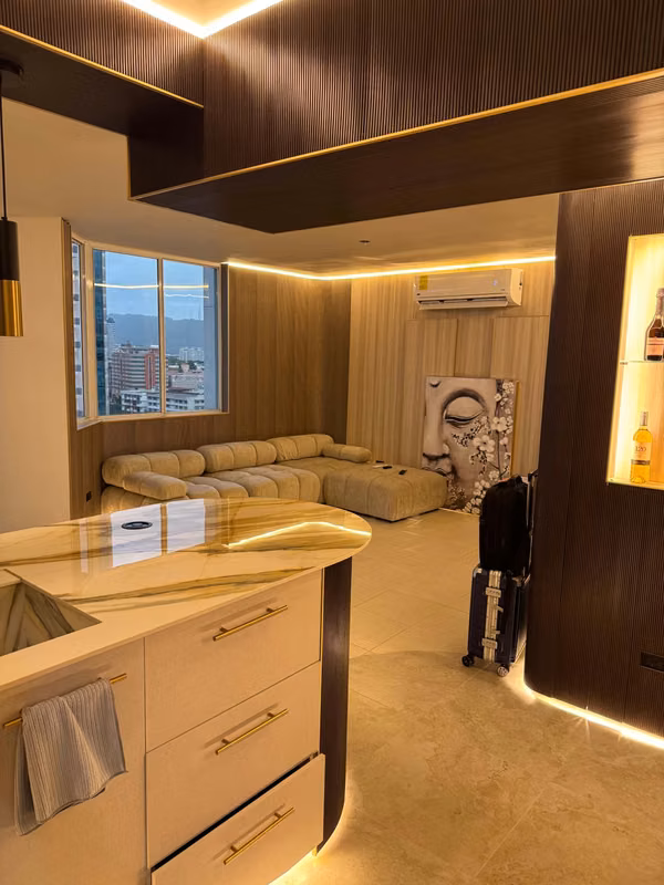 Hermoso apartamento TOTALMENTE REMODELADO en PH 44&amp;PARK, Bella Vista.