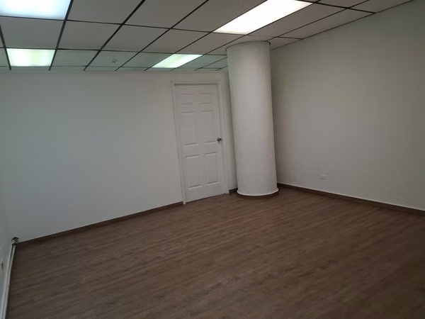 Alquilo Local Comercial Remodelado 100 mts / PLAZA AVENTURA / OFERTA