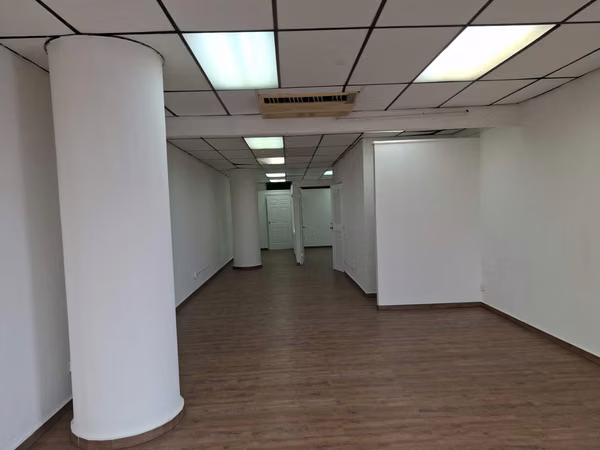 Alquilo Local Comercial Remodelado 100 mts / PLAZA AVENTURA / OFERTA