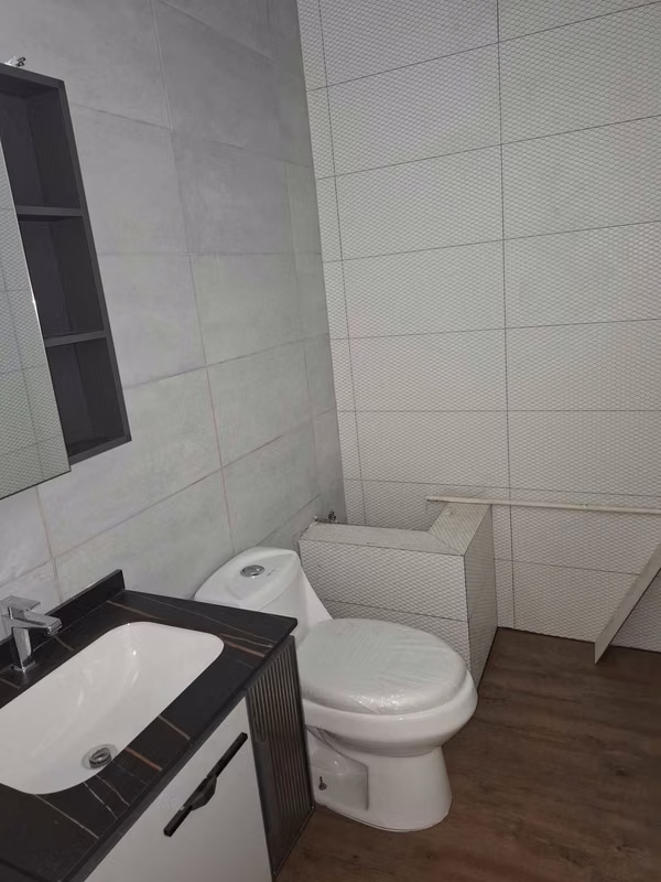 Alquilo Local Comercial Remodelado 100 mts / PLAZA AVENTURA / OFERTA