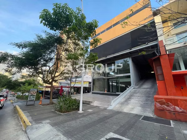 Se Alquila Propiedad - Calle Uruguay - Edificio