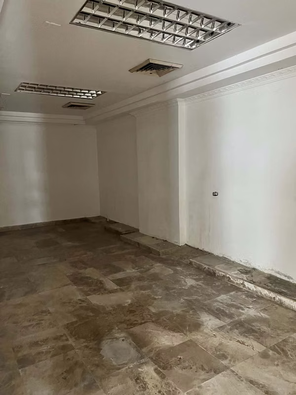 Commercial Local Sold in the Main Way of the Dead Tomb