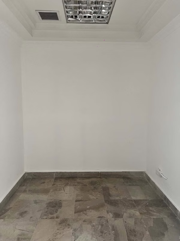 Commercial Local Sold in the Main Way of the Dead Tomb