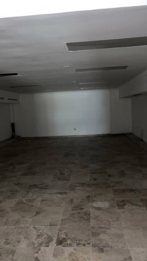 Commercial Local Sold in the Main Way of the Dead Tomb