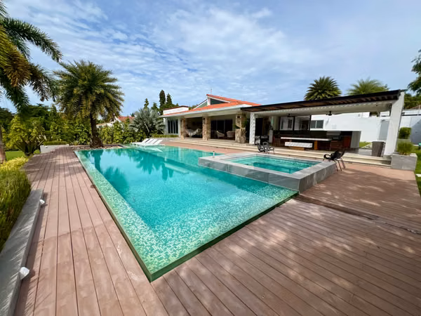 TIP BOAT VILLAGE HOUSE