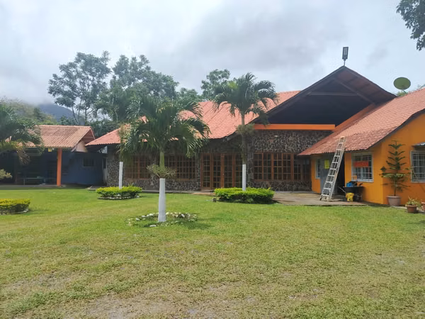 Venta de Cabañas tipo hotel e instalaciones turísticas con terreno de 6,000m2