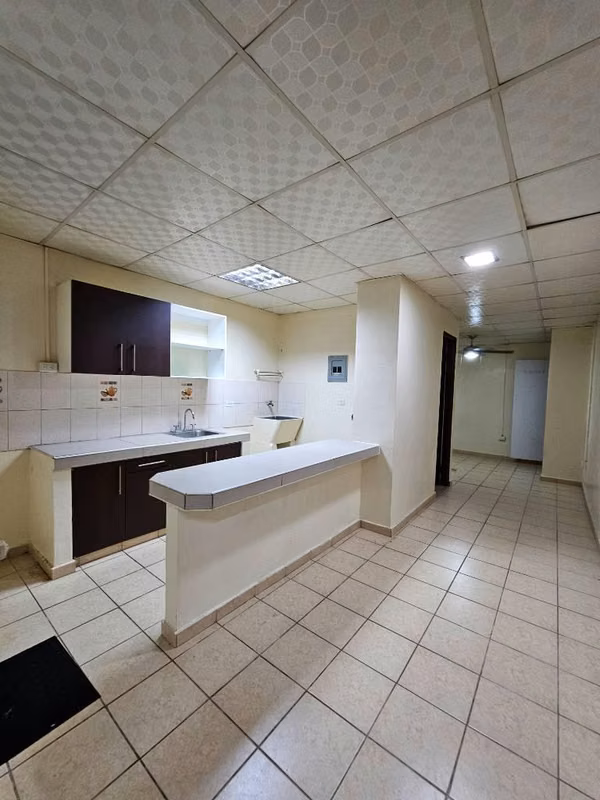 Apto en Pedregal cerca Xtra de Las Acasias $300 x mes
