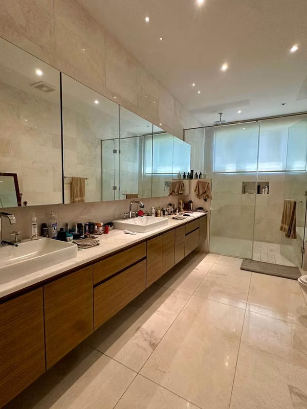 Residencia Exclusiva en Santa María / Vista al lago