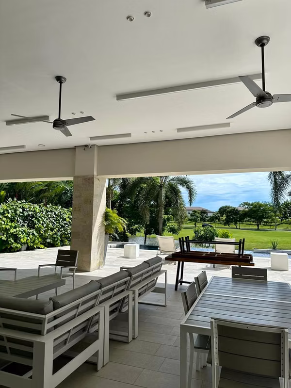 Residencia Exclusiva en Santa María / Vista al lago