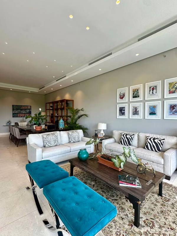 Residencia Exclusiva en Santa María / Vista al lago