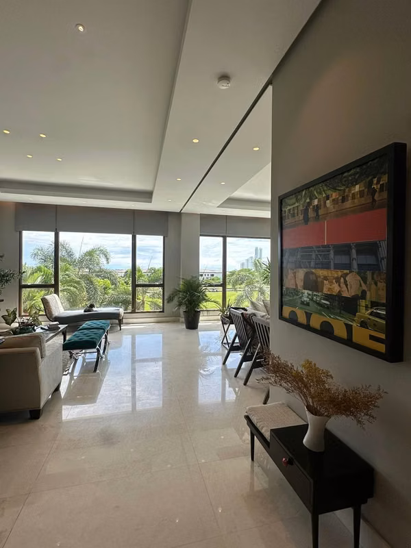 Residencia Exclusiva en Santa María / Vista al lago