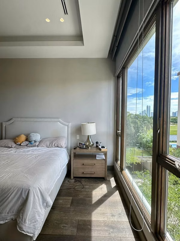 Residencia Exclusiva en Santa María / Vista al lago