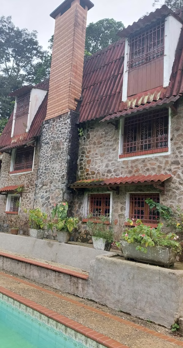 VENTA DE CASA REBAJADA EN CERRO AZUL PARA INVERTIR O VIVIR