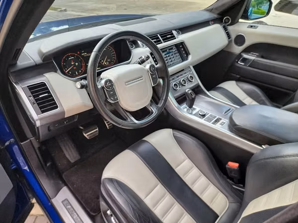 RANGE ROVER SPORT SVR 2016.