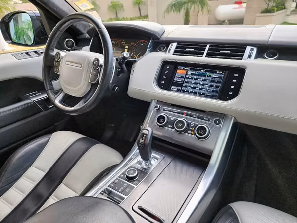 RANGE ROVER SPORT SVR 2016.