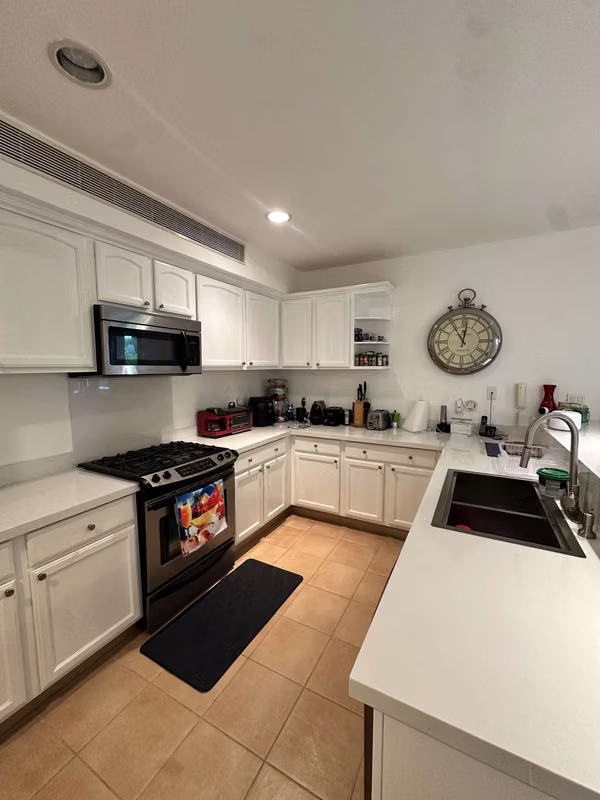 En Venta – Apartamento de Lujo con Jardín y Piscina Privada en Buenaventura,