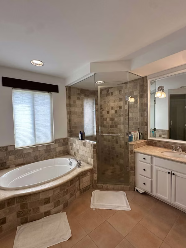En Venta – Apartamento de Lujo con Jardín y Piscina Privada en Buenaventura,
