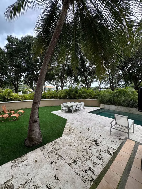 En Venta – Apartamento de Lujo con Jardín y Piscina Privada en Buenaventura,