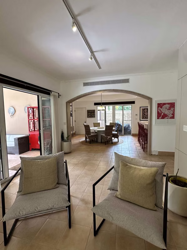 En Venta – Apartamento de Lujo con Jardín y Piscina Privada en Buenaventura,