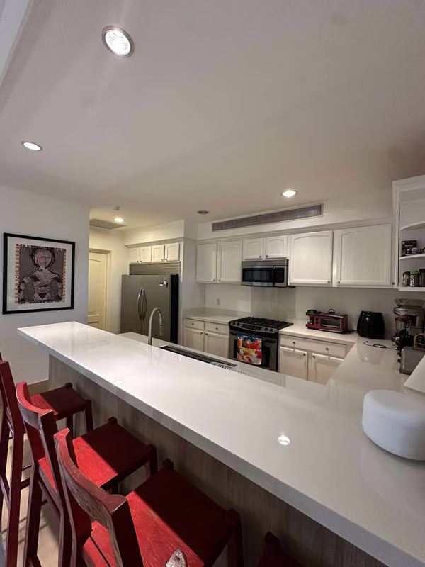 En Venta – Apartamento de Lujo con Jardín y Piscina Privada en Buenaventura,