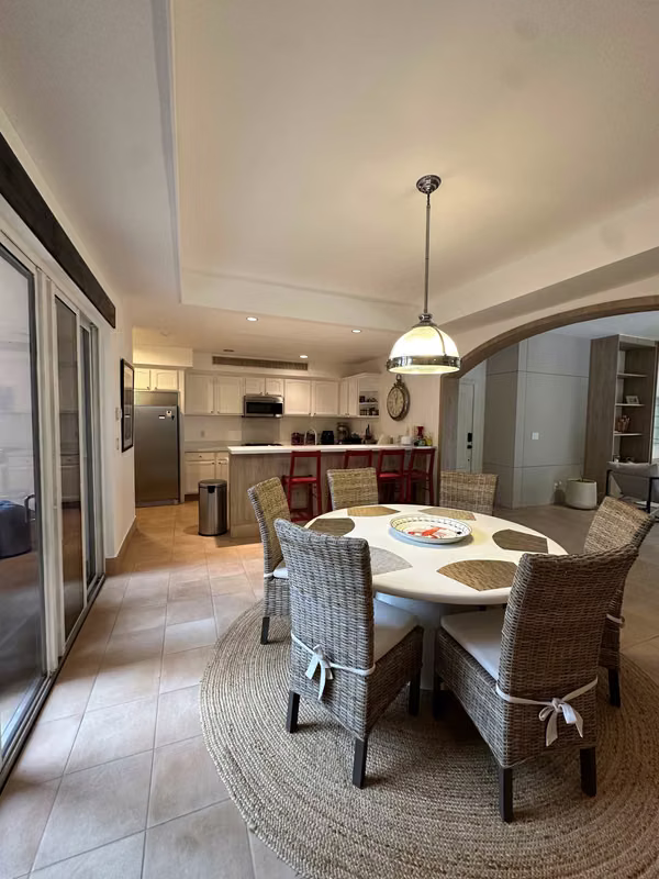 En Venta – Apartamento de Lujo con Jardín y Piscina Privada en Buenaventura,
