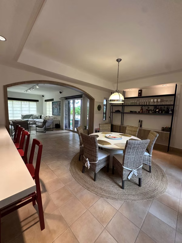 En Venta – Apartamento de Lujo con Jardín y Piscina Privada en Buenaventura,