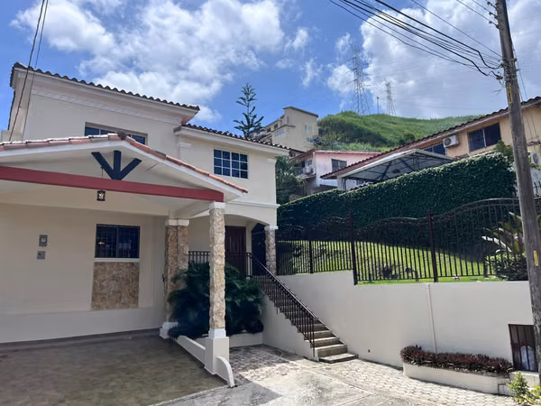 Se vende casa en Altos de Panamá.