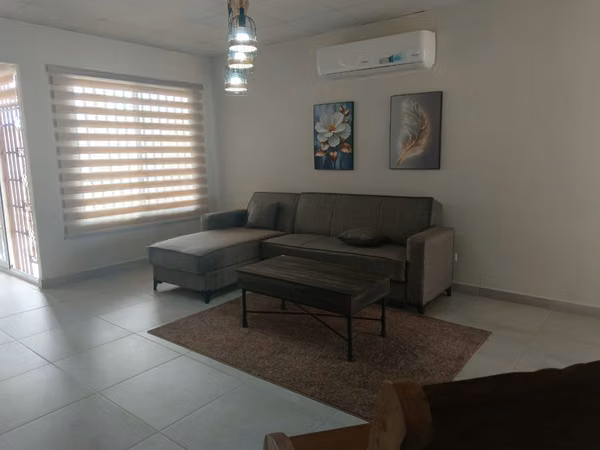 Alquiler de Casa Amoblada en Versalles del Oeste – $850 Mensuales
