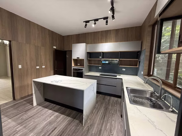 For Rent House in Camino de Cruces