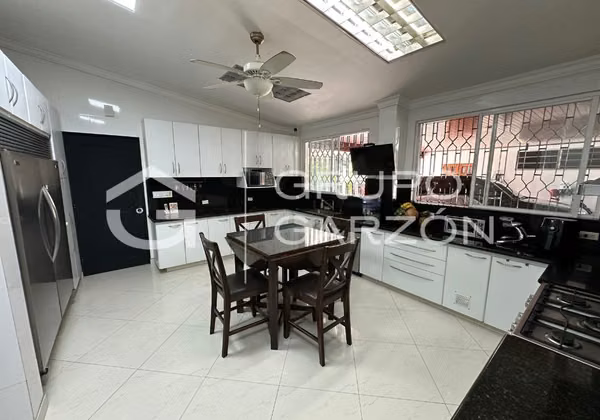 House with garden for sale in El Carmen (Bella Vista)