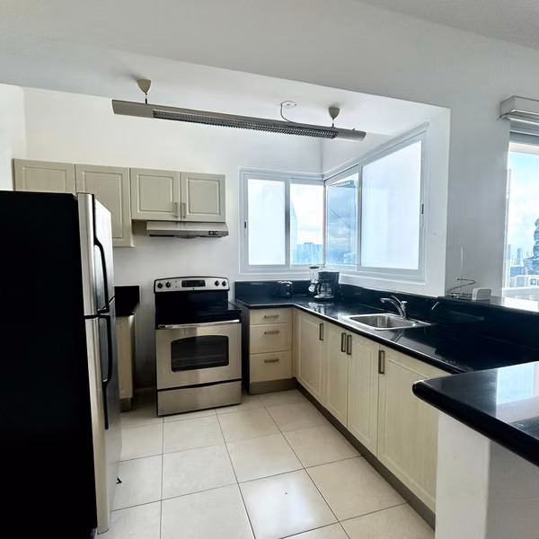 Apartamento EN VENTA, primera linea de la Ave. Balboa