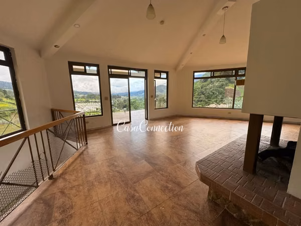 HOUSE FOR SALE AT BELOW APPRAISAL PRICE WITH VIEWS TO THE MOUNTAINS