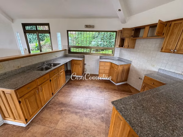 HOUSE FOR SALE AT BELOW APPRAISAL PRICE WITH VIEWS TO THE MOUNTAINS