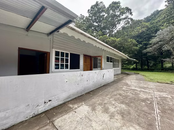 FOR SALE LARGE PROPERTY ON 5 HECTARES NEXT TO THE RIVER IN HIGHLANDS