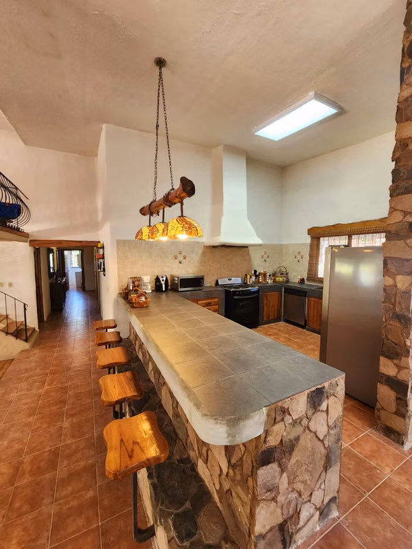 SE VENDE  CASA AMOBLADA EN CORONADO GOLF CON PISCINA Y CASA DE EMPLEADO