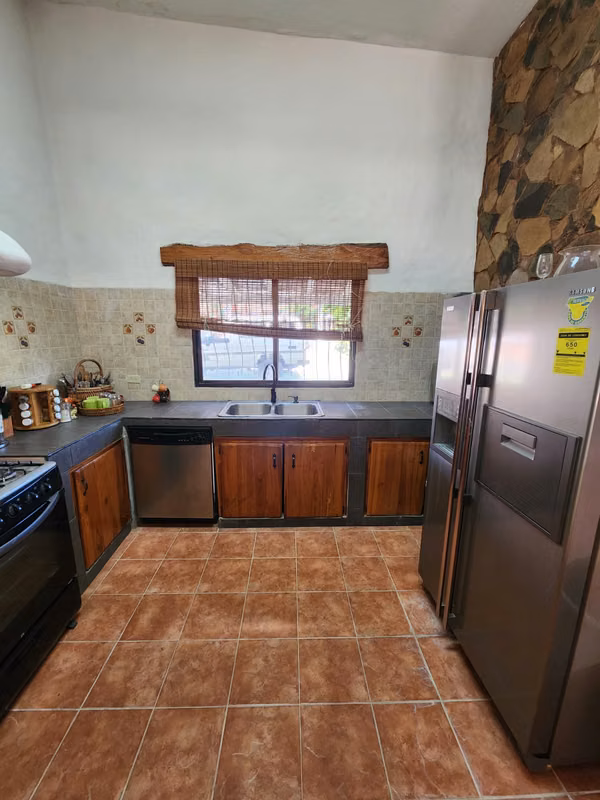 SE VENDE  CASA AMOBLADA EN CORONADO GOLF CON PISCINA Y CASA DE EMPLEADO
