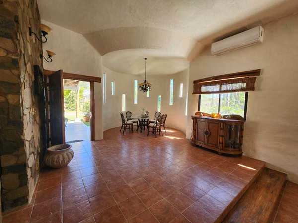 SE VENDE  CASA AMOBLADA EN CORONADO GOLF CON PISCINA Y CASA DE EMPLEADO
