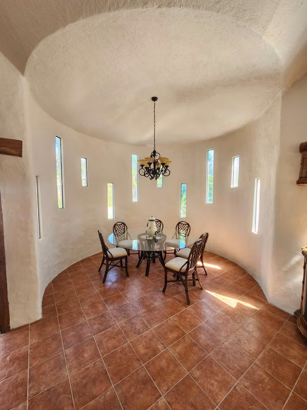 SE VENDE  CASA AMOBLADA EN CORONADO GOLF CON PISCINA Y CASA DE EMPLEADO