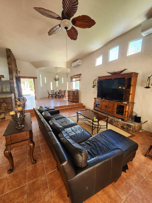 SE VENDE  CASA AMOBLADA EN CORONADO GOLF CON PISCINA Y CASA DE EMPLEADO