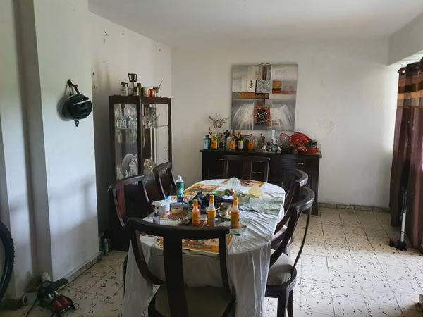 Furnished room in Via España Only ladies option Air Conditioning