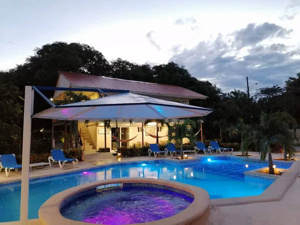 SMALL RESORT EN PLAYA MALIBU, PANAMA, FULL MAKING CASHFLOW